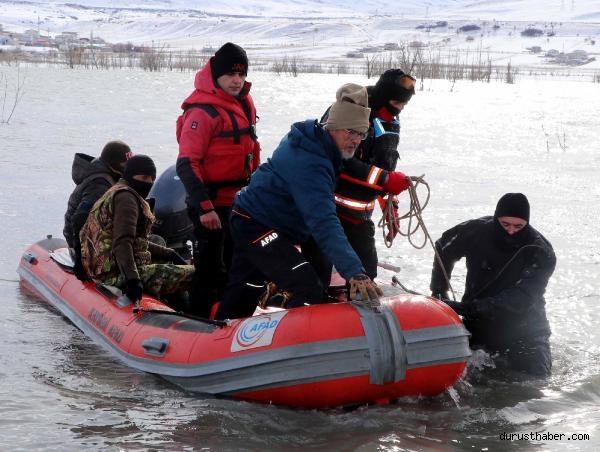 Baraj gölünde mahsur kalan 2 avcı, 3 saatte kurtarıldı
