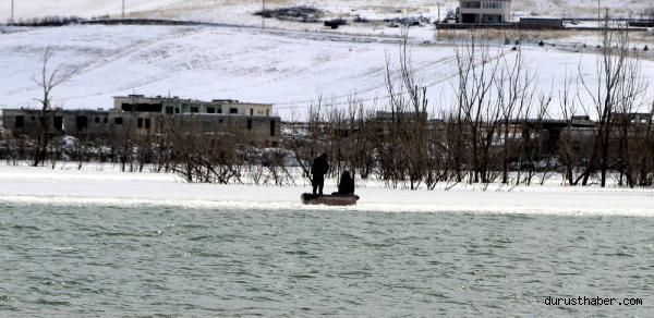 Baraj gölünde mahsur kalan 2 avcı, 3 saatte kurtarıldı
