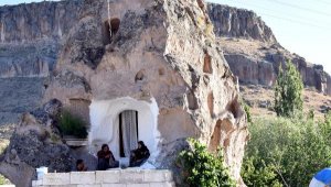 10 asırlık peribacasında yaşam dikkat çekiyor