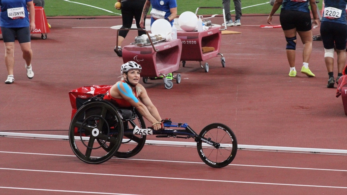 Atletizm kadınlar 400 metre T53 kategorisinde Hamide Doğangün finale çıktı