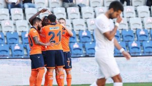 Başakşehir 3 puanı 3 golle aldı