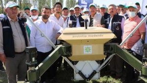 Başkan Akay, insansız tarım robotunu inceledi