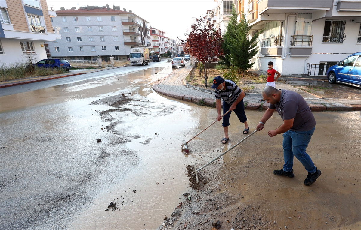 Başkentte sağanak yağış etkili oldu