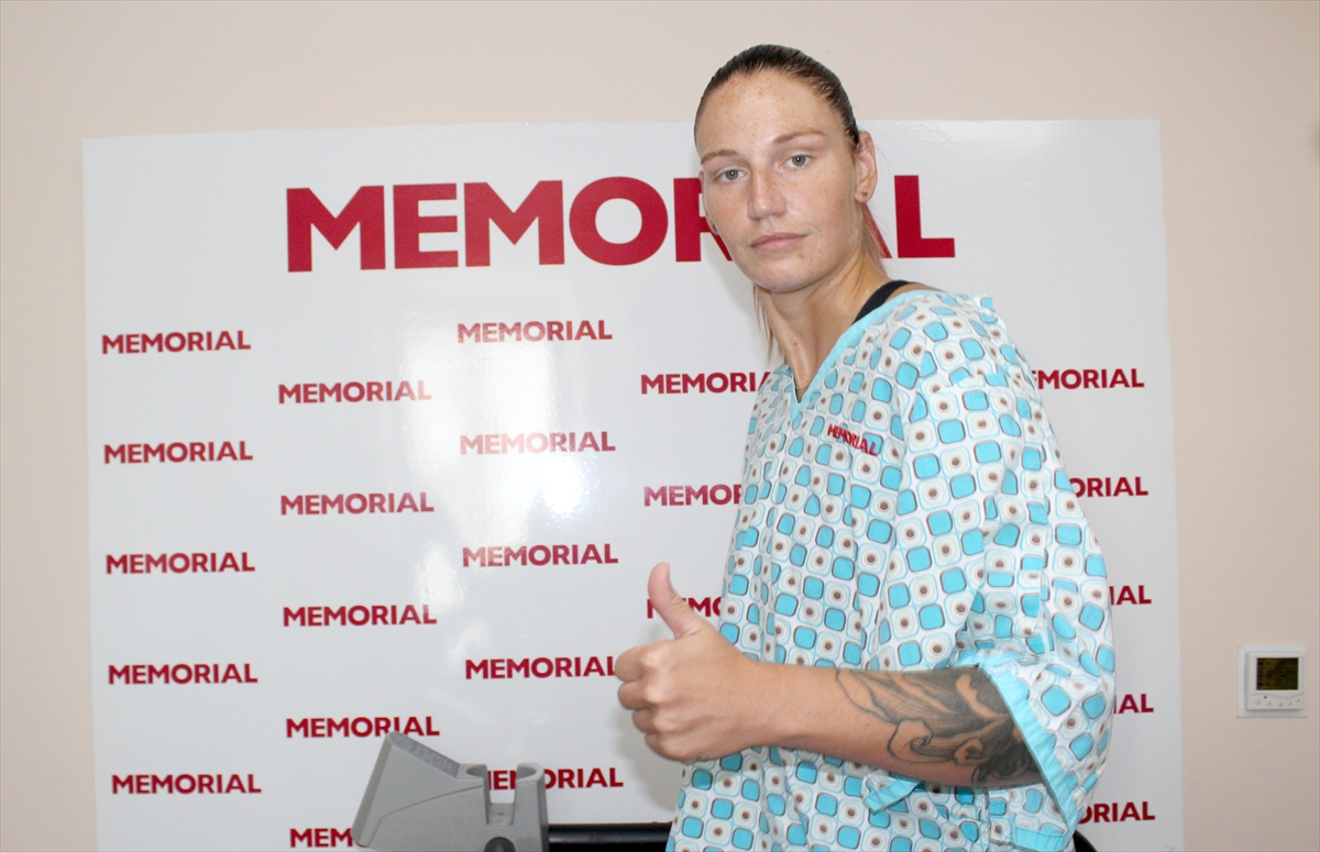 Bellona Kayseri Basketbol'un yeni transferleri Siksniute ve Brezinova sağlık kontrolünden geçirildi