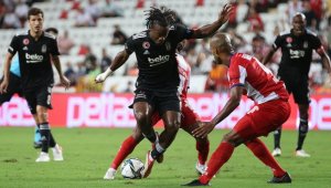 Beşiktaş 3 puanı ikinci yarıda bulduğu gollerle aldı