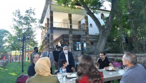 Büyükşehir Belediye Başkanı Memduh Büyükkılıç Koramaz Kafe Restoran'ı ziyaret etti