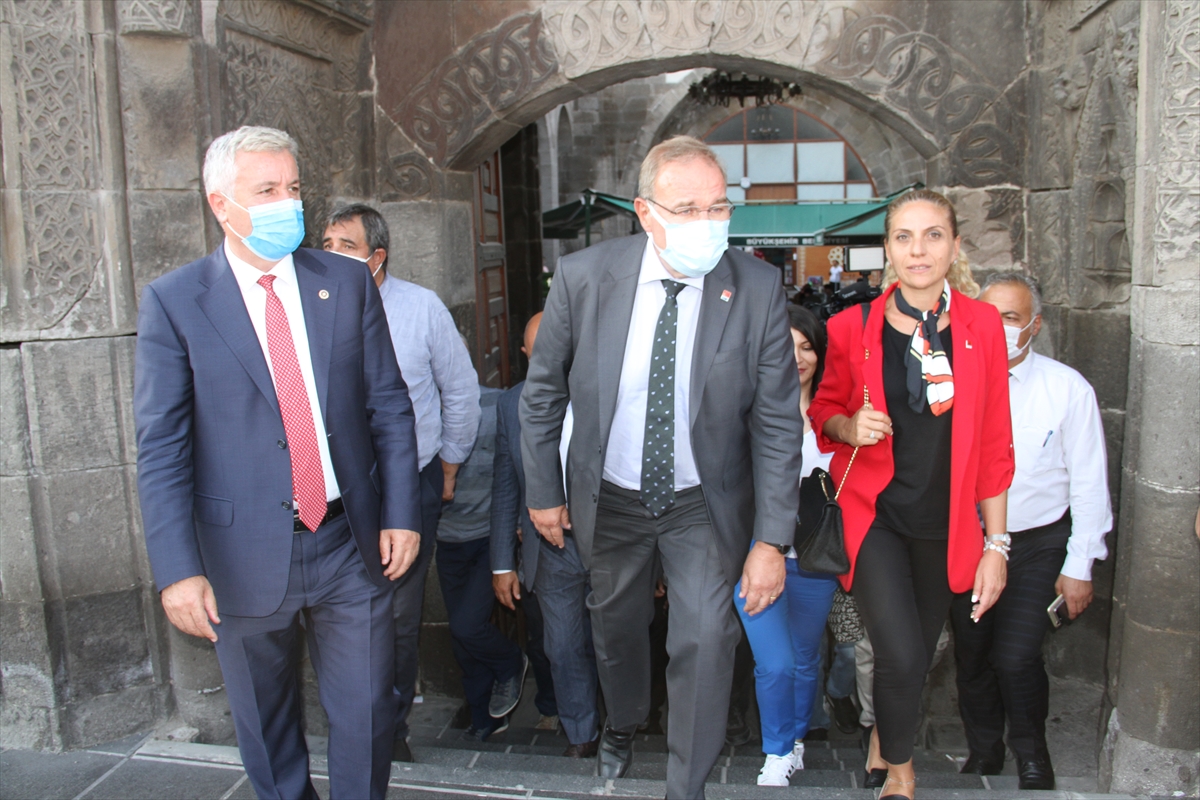 CHP Sözcüsü Öztrak, Kayseri'de esnafı ziyaret etti