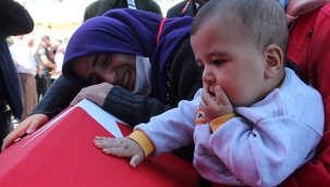El Bab şehidi Yiğit'e, 6 aylık oğlundan son veda
