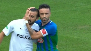 Erhan Çelenk'ten alkış alan davranış