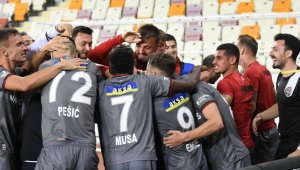 Fatih Karagümrük 2-0 geriye düştüğü maçta 3 puanı aldı