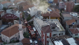 Fatih'te iki katlı ahşap otelde yangın