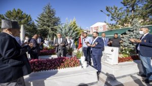 Gaziler ve şehit ailelerinden Cebeci Askeri Şehitliği'ne ziyaret
