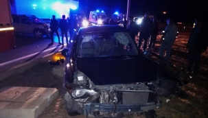 Gelibolu'da iki otomobil çarpıştı: 4 yaralı