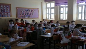 Gölbaşı Belediyesinden öğrencilere hediye