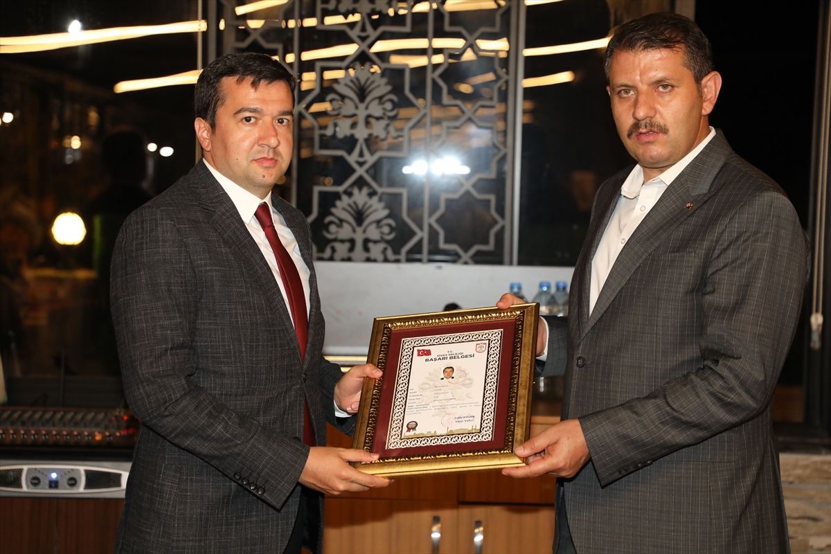 Görev süresi dolan mülki ve idari amirler için veda yemeği