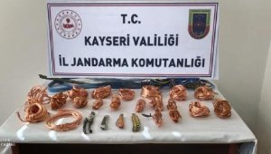 Haberleşme ve enerji kablosu çalan 2 hırsız serbest bırakıldı