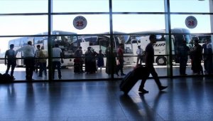 İzmir'de 18 yaşından küçüklere otobüs ve uçak bilet satışı yasaklandı