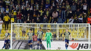 Kadıköy'de kâbus: Fenerbahçe, Olympiakos'a 3-0 mağlup oldu!