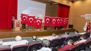 Kahramankazan'da lise öğrencileri, 15 Temmuz şehitlerini andı