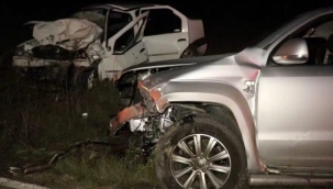 Karabük'te otomobil ile kamyonet çarpıştı: 2 ölü, 6 yaralı 