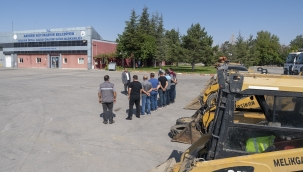 Kayseri Büyükşehir ve İlçe Belediyeleri, afet bölgesi Bozkurt'ta yaraları sardı