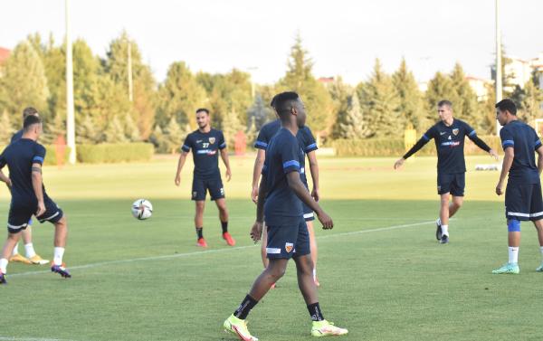 Kayserispor günü çift idmanla tamamladı