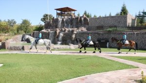 Kırıkkale'de atlı jandarma birlikleri devriyeye başladı