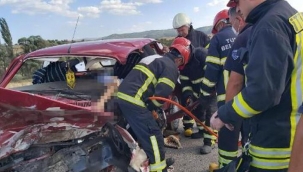 Kütahya'da iki otomobil çarpıştı: 2 ölü, 2 yaralı