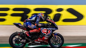 Milli motosikletçi Toprak Razgatlıoğlu İspanya'da birinci oldu