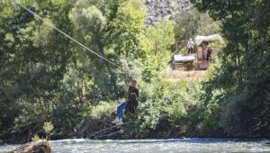 Munzur Çayı üzerine kurulan "zipline" adrenalin tutkunlarının vazgeçilmezi oldu