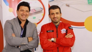 Neler Oluyor Hayatta sunucusu Hakan Ural Teknofest’i ziyaret etti