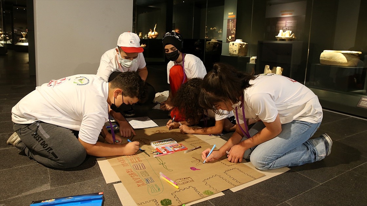 Öğrenciler bilimi uzmanların eşliğinde sahada keşfediyor