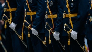 Rütbesini FETÖ elebaşının taktığını itiraf eden general, hakim karşısında