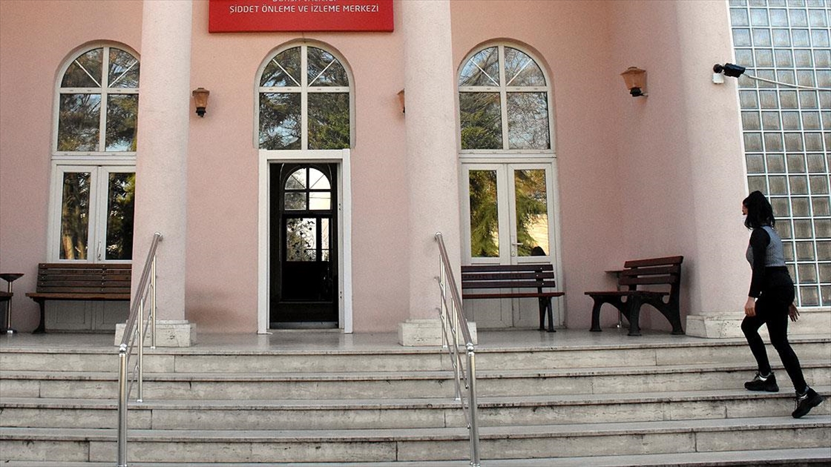 Şiddet Önleme ve İzleme Merkezleri yılın 7 ayında 156 bin 882 kişiye destek verdi