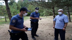 Sivas'ta imam cami bahçesinde bulduğu altınları polise teslim etti 