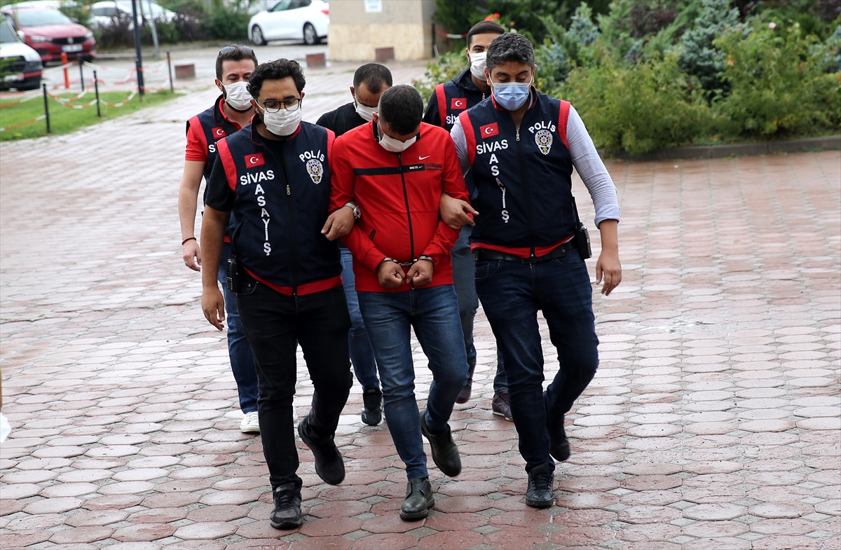 Sivas'ta lokantalardan hırsızlık yapan iki kişi tutuklandı