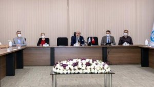 Stajyer öğrencilerden KAYÜ Rektörü Karamustafa'ya ziyaret