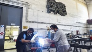"Tiyatro fabrikası"nda yeni sezon için kostüm ve dekor mesaisi