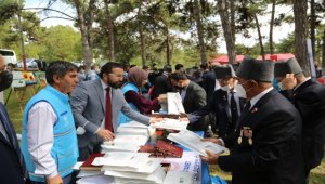 Türkiye Diyanet Vakfı gazilere Kur'an-ı Kerim hediye etti