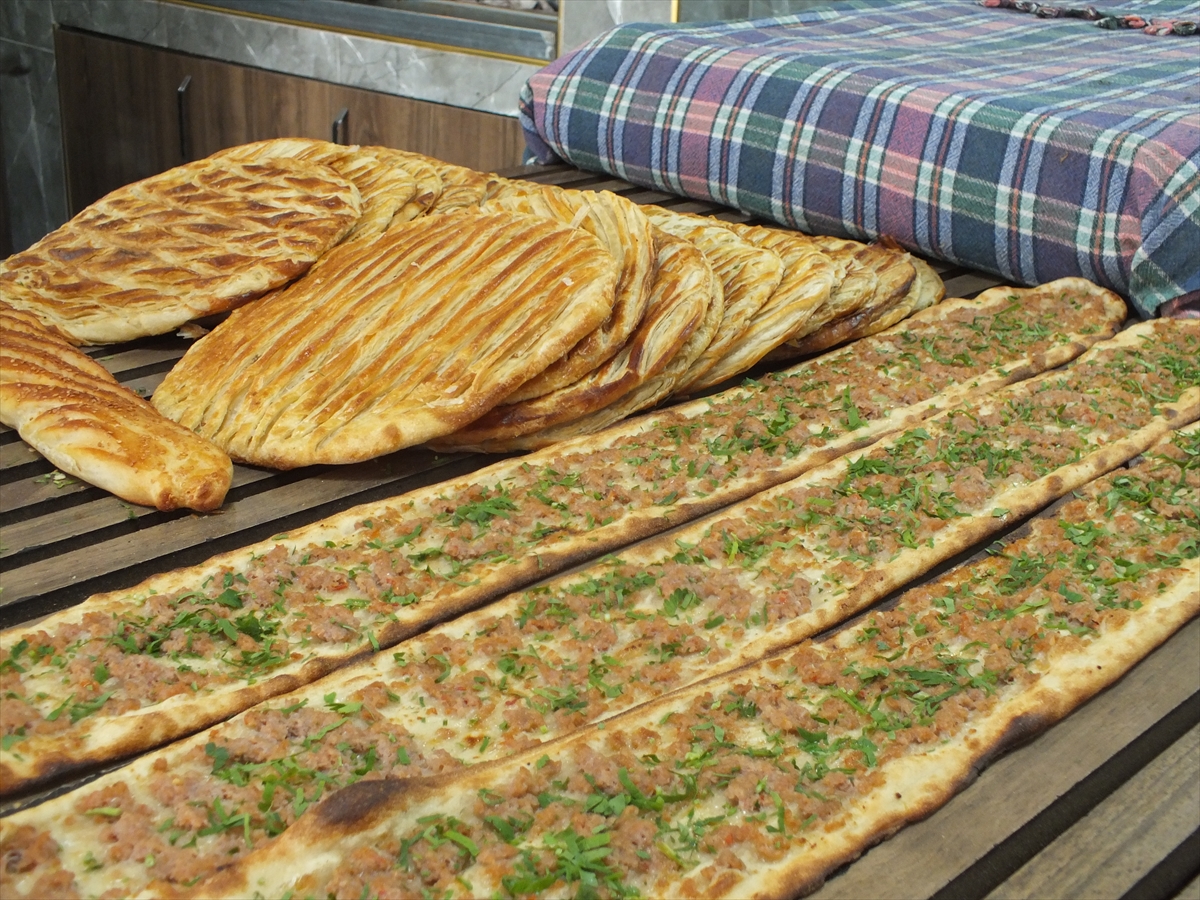 Ulaş'ın etli pidesi büyük şehirlerde de damakları tatlandırıyor