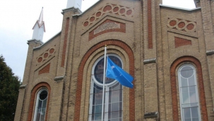 Uygur Türkleri Kanada'da yüz yıllık kiliseyi camiye çevirdi