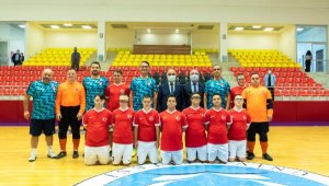 Vali Günaydın, Down Sendromlular Futsal Milli Takımının antrenmanını izledi