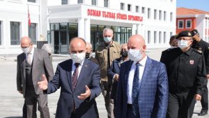 Vali Günaydın ile Başkan Çolakbayrakdar'dan yapımı tamamlanan okulda inceleme