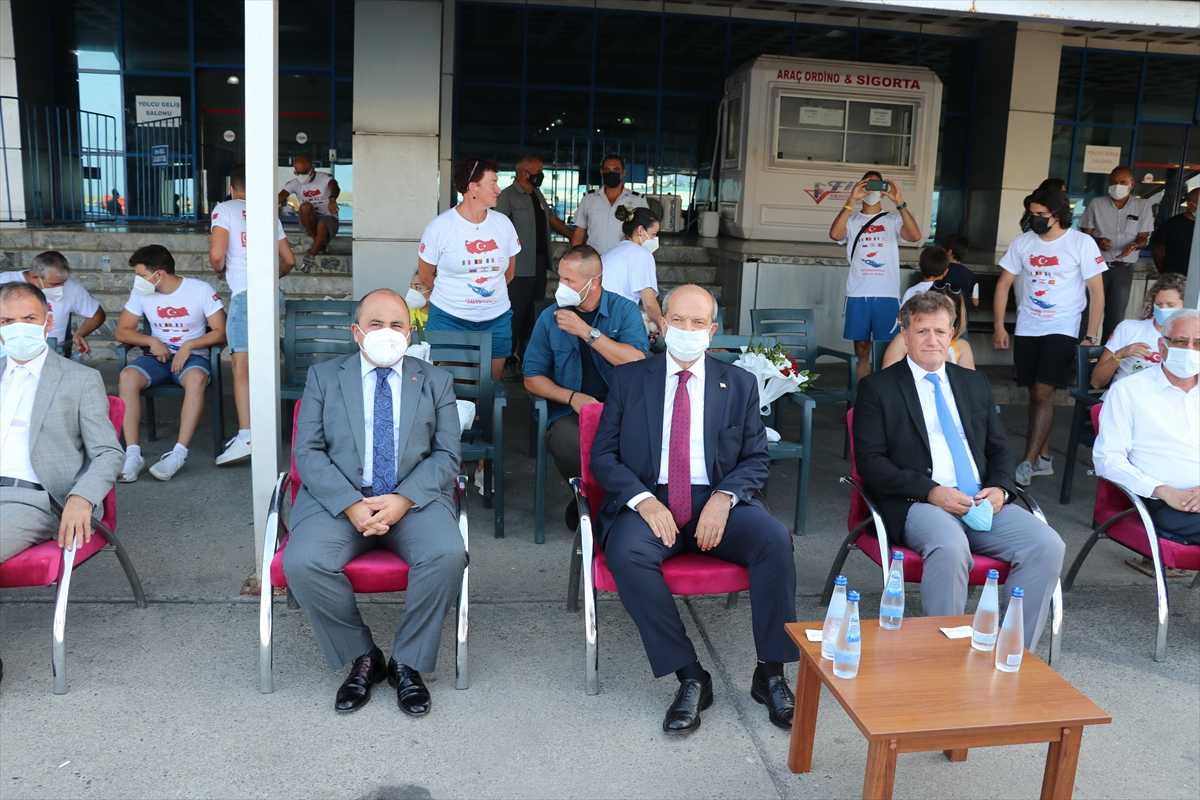 Yabancı ve milli yüzücüler, Türkiye'den KKTC'ye barış ve doğa için yüzdü