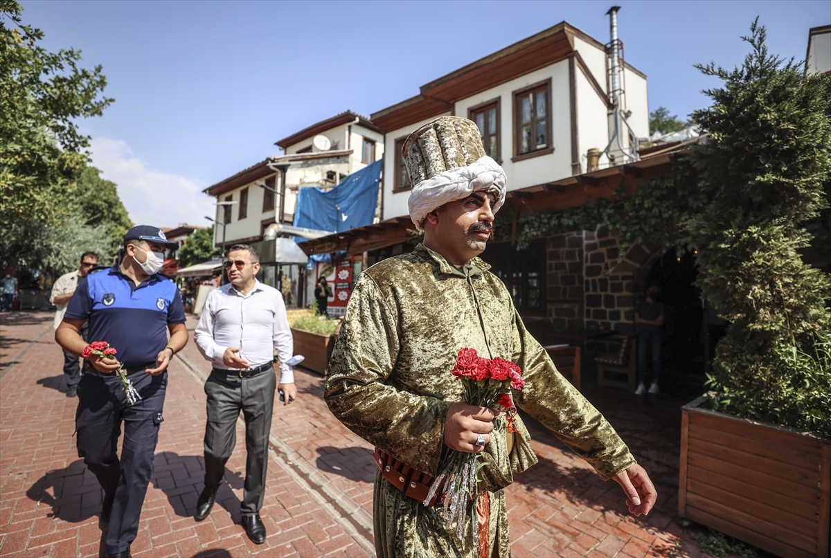 Zabıtadan nostaljik kıyafetlerle 