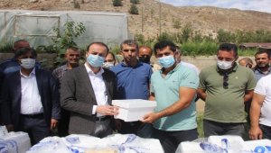 Zara'da arıcılara ana arı kovanı dağıtıldı