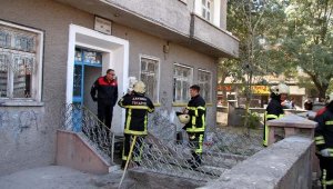 2 katlı binan giriş katında yangın