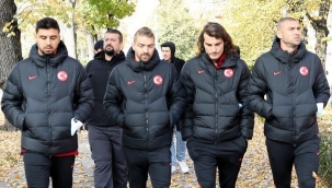 A Milli Takım Letonya maçı öncesinde Riga'da yürüyüş yaptı