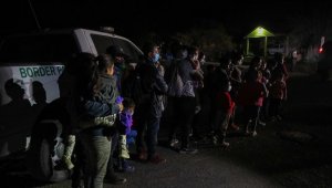 ABD-Meksika sınırında son bir yılda 1,7 milyon düzensiz göçmen yakalandı