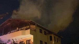 Alevler bir anda yükseldi! Komşuları kurtardı